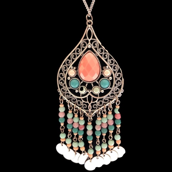 Boho style necklace.  Nice silver like chain. - Picture 1 of 3
